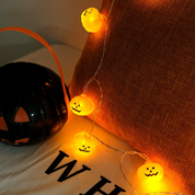 Tira de luces con forma de calabazas