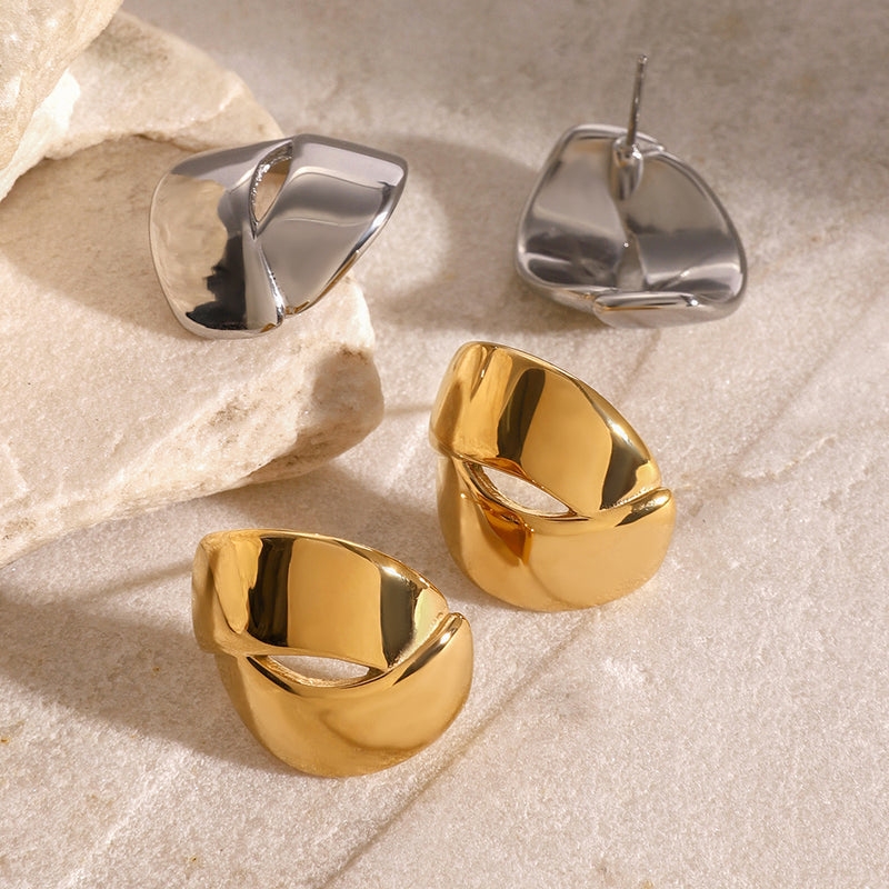 Aretes con abertura entrelazada