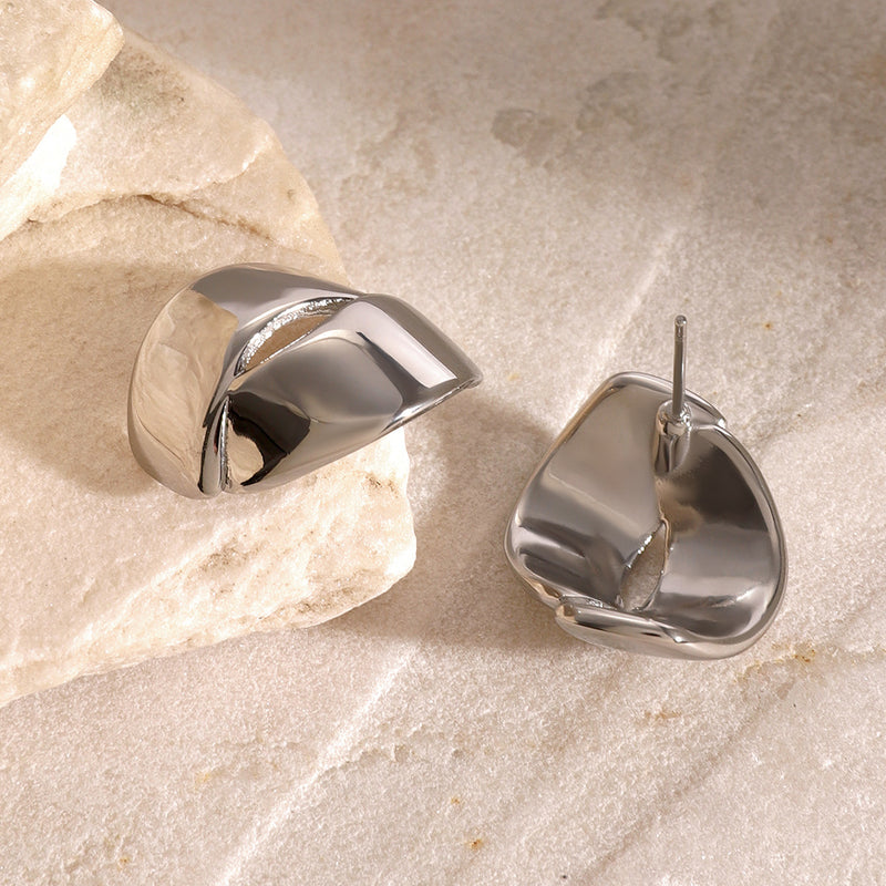Aretes con abertura entrelazada