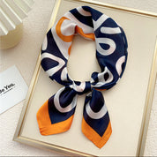 Pañuelo con estampado abstracto bicolor