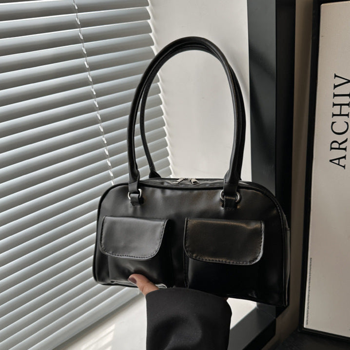 Bolso con bolsas al frente
