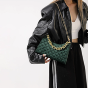 Bolso de terciopelo con cadena