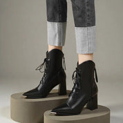 Botines de tacón alto con cordones