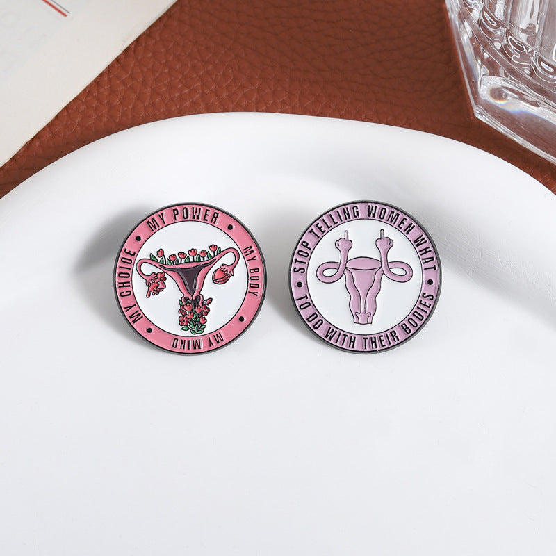 Pin metálico feminista de útero
