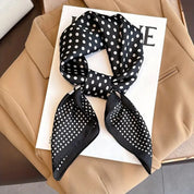 Pañuelo negro estampado