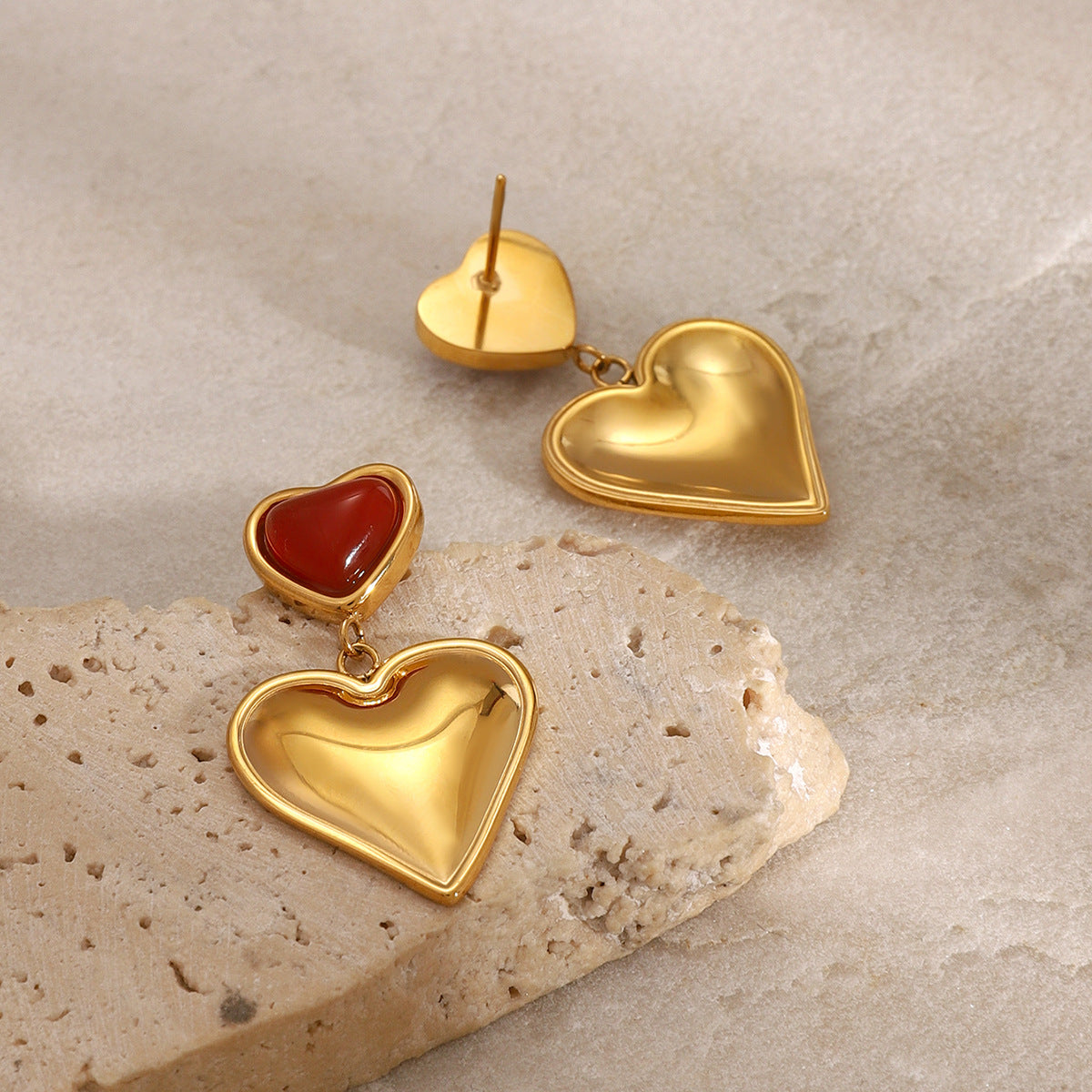 Aretes de corazòn rojos con dorados - Dressygt