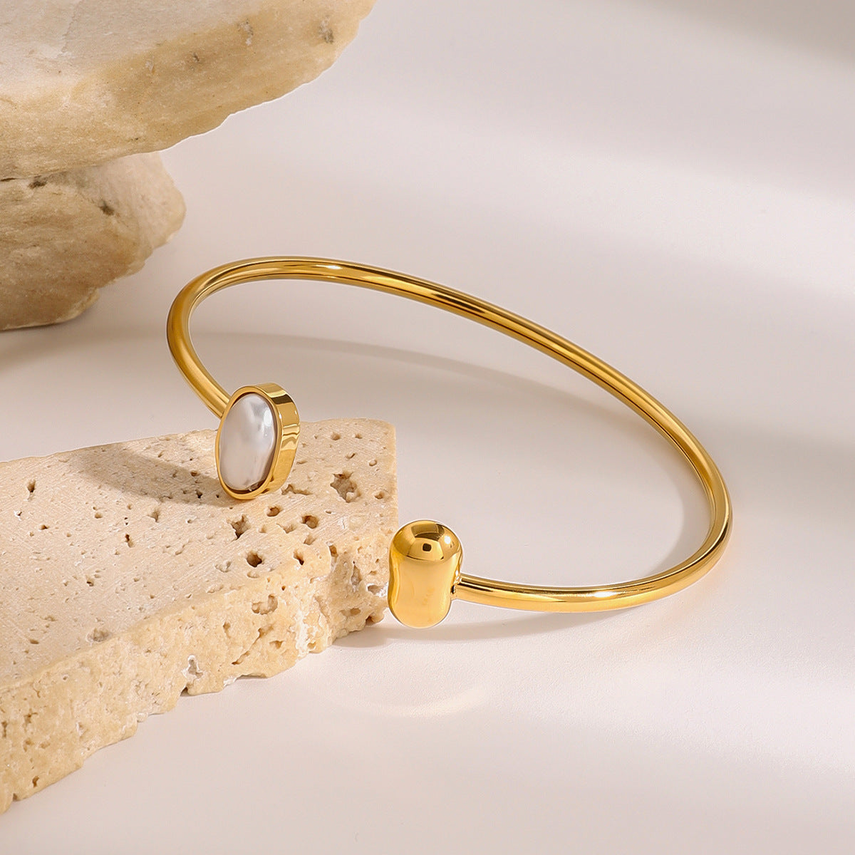 Pulsera dorada con perla - Dressygt