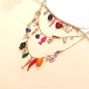 Collar de triple capa con charms