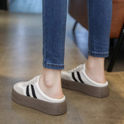 Tenis tipo mule con plataforma