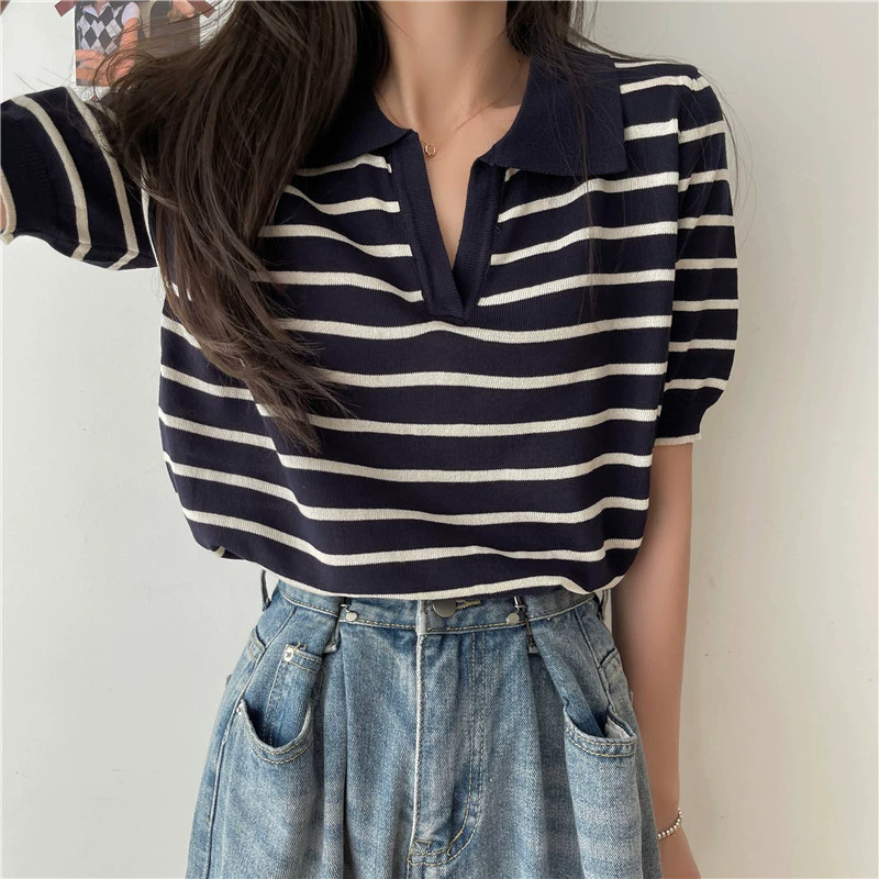 Blusa estilo polo con lineas
