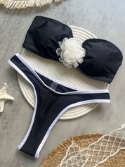 Bikini con flor