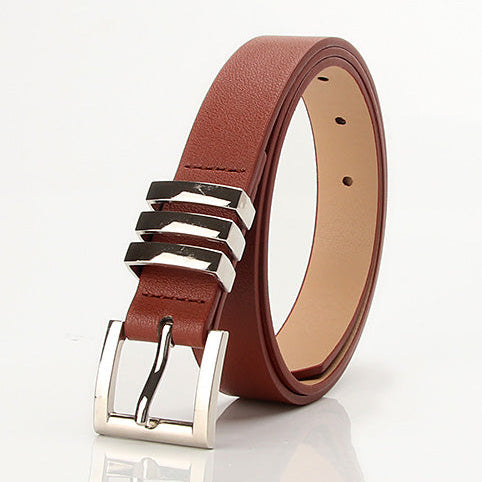 Cinturón liso con detalles plateados