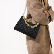 Bolso de terciopelo con cadena