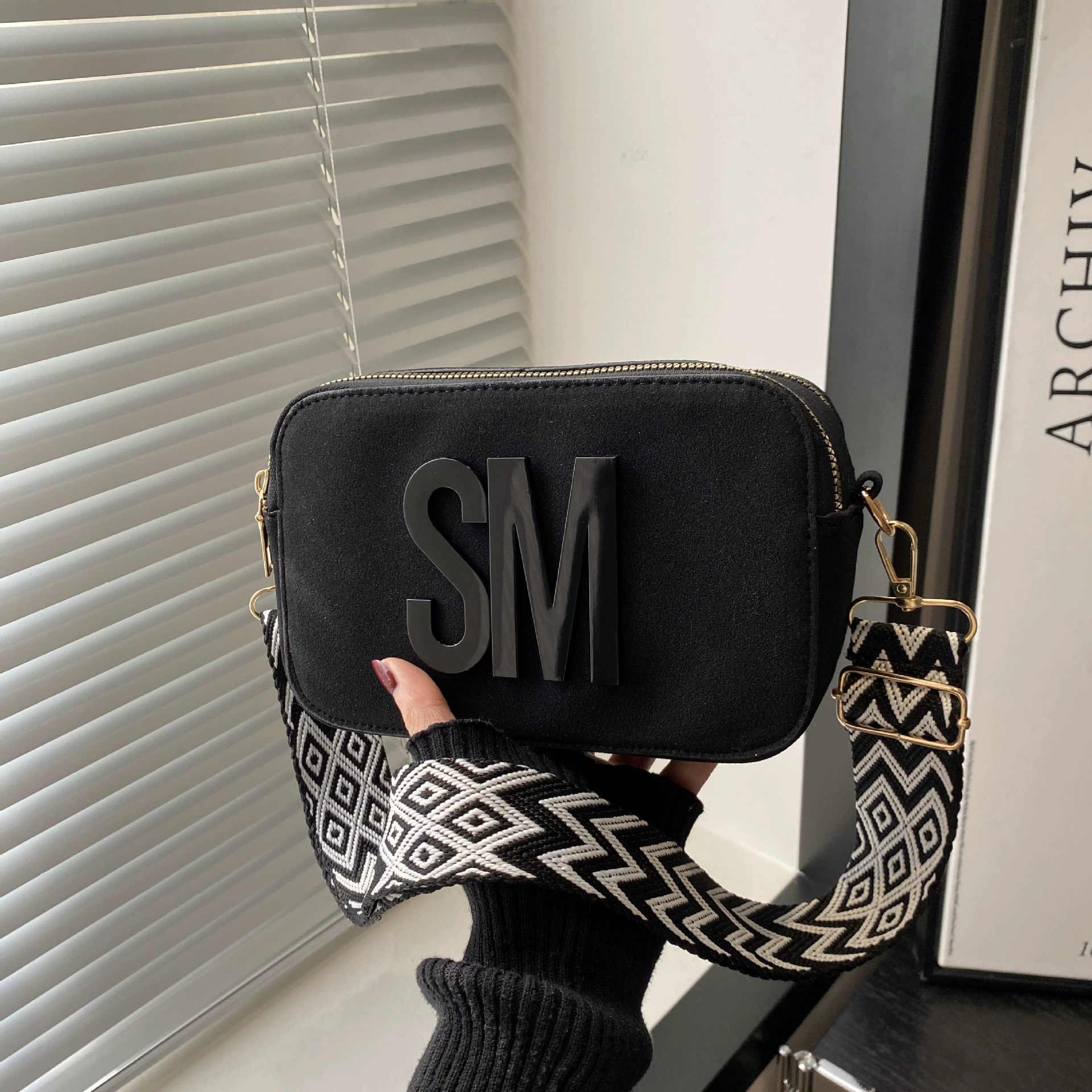 Bolso casual tipo bandolera