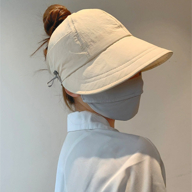 Gorra con visera y abertura para cola - Dressygt