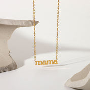 Collar con dije de mamá
