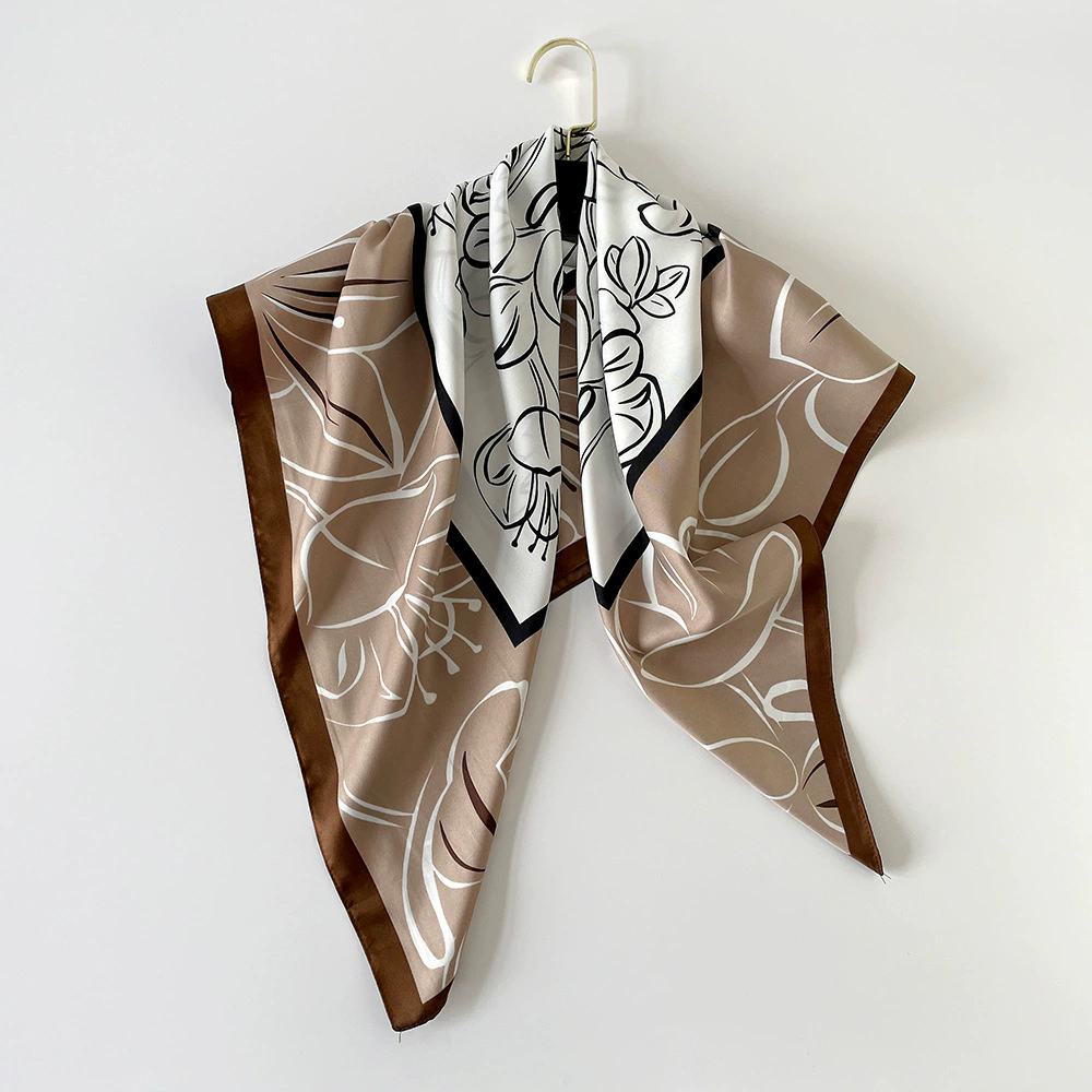 Pañuelo con estampado floral - Dressygt