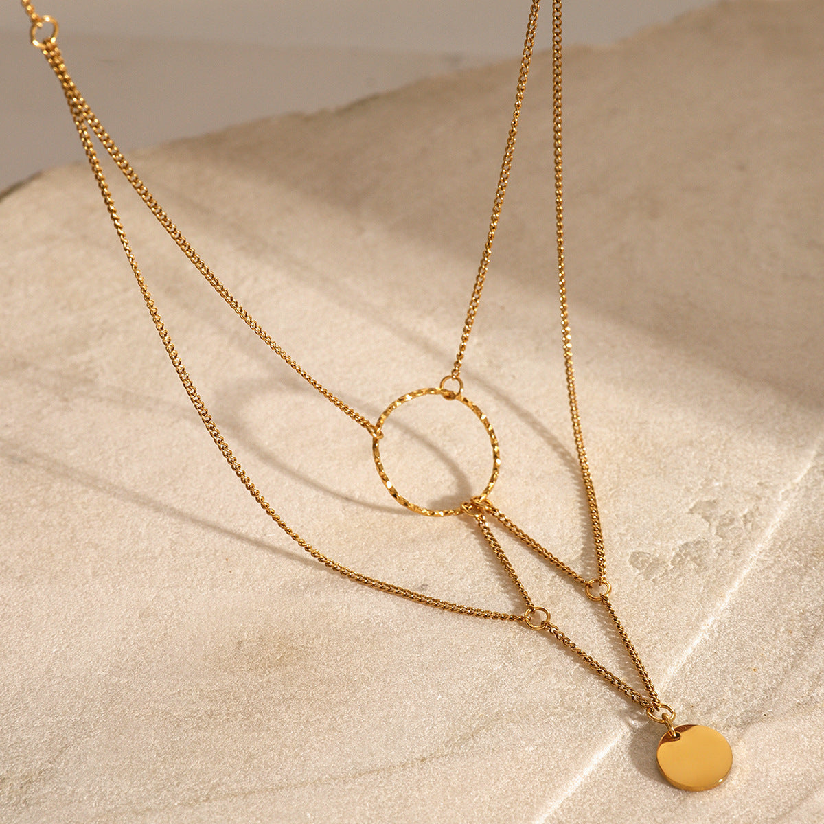 Collar con colgante de circulo