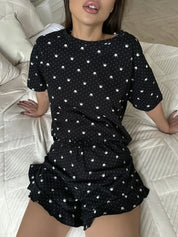 Pijama de short y blusa con lunares