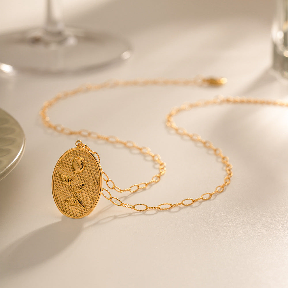 Collar con grabado de rosa - Dressygt