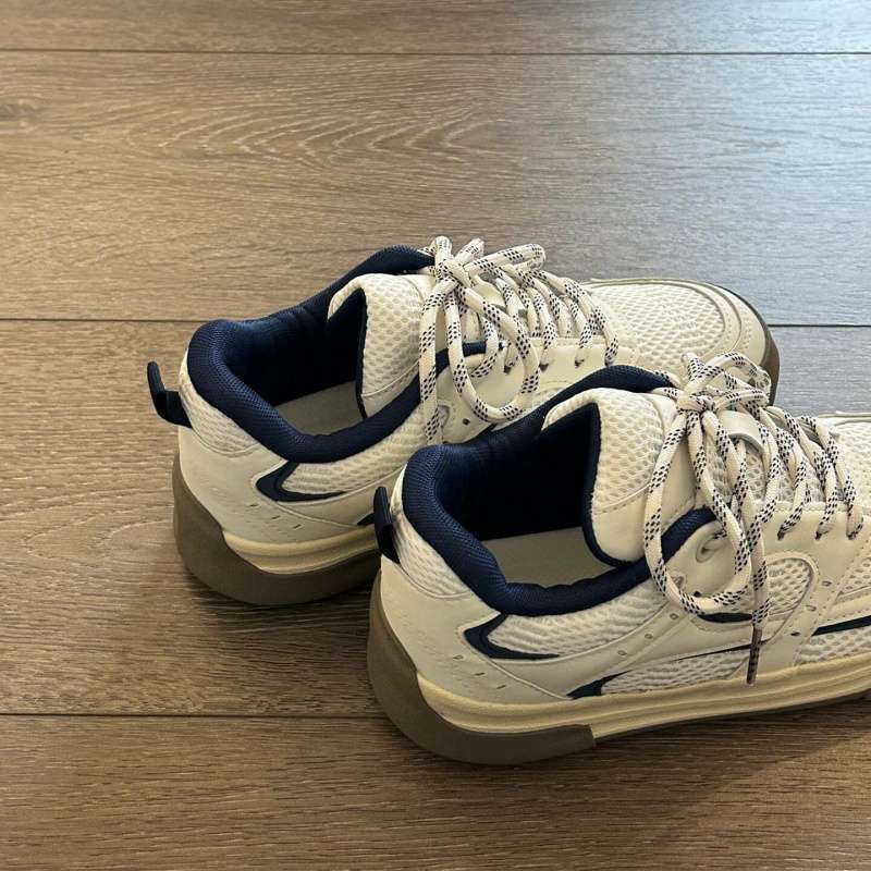 Tenis urbanos beige con suela de goma