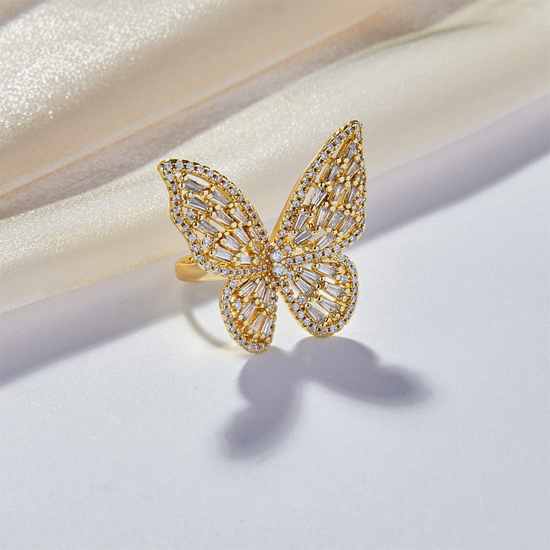 Anillo con diseño de mariposa
