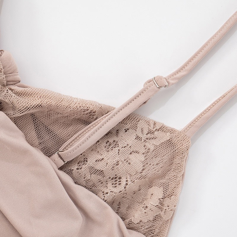 Vestido largo con encaje y transparencias