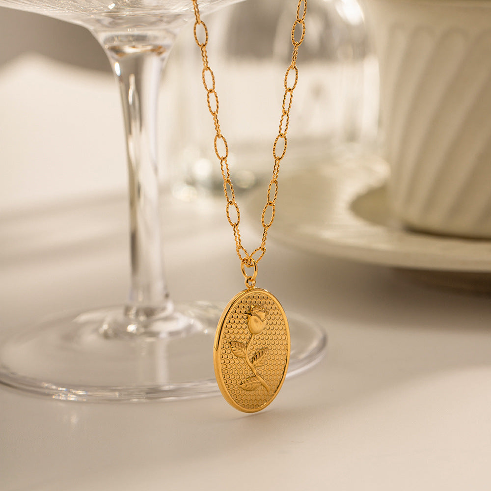 Collar con grabado de rosa - Dressygt