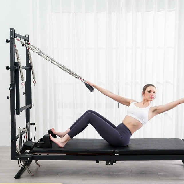 Máquina reformer pilates multifuncional con torre y accesorios