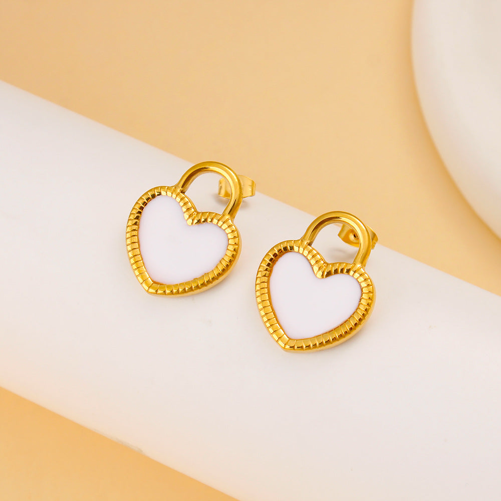 Aretes con diseño de corazón blanco - Dressygt
