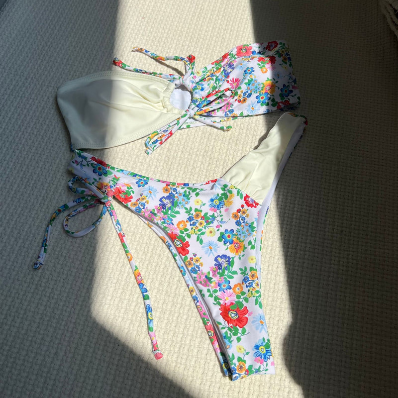 Traje de baño con estampada de flores