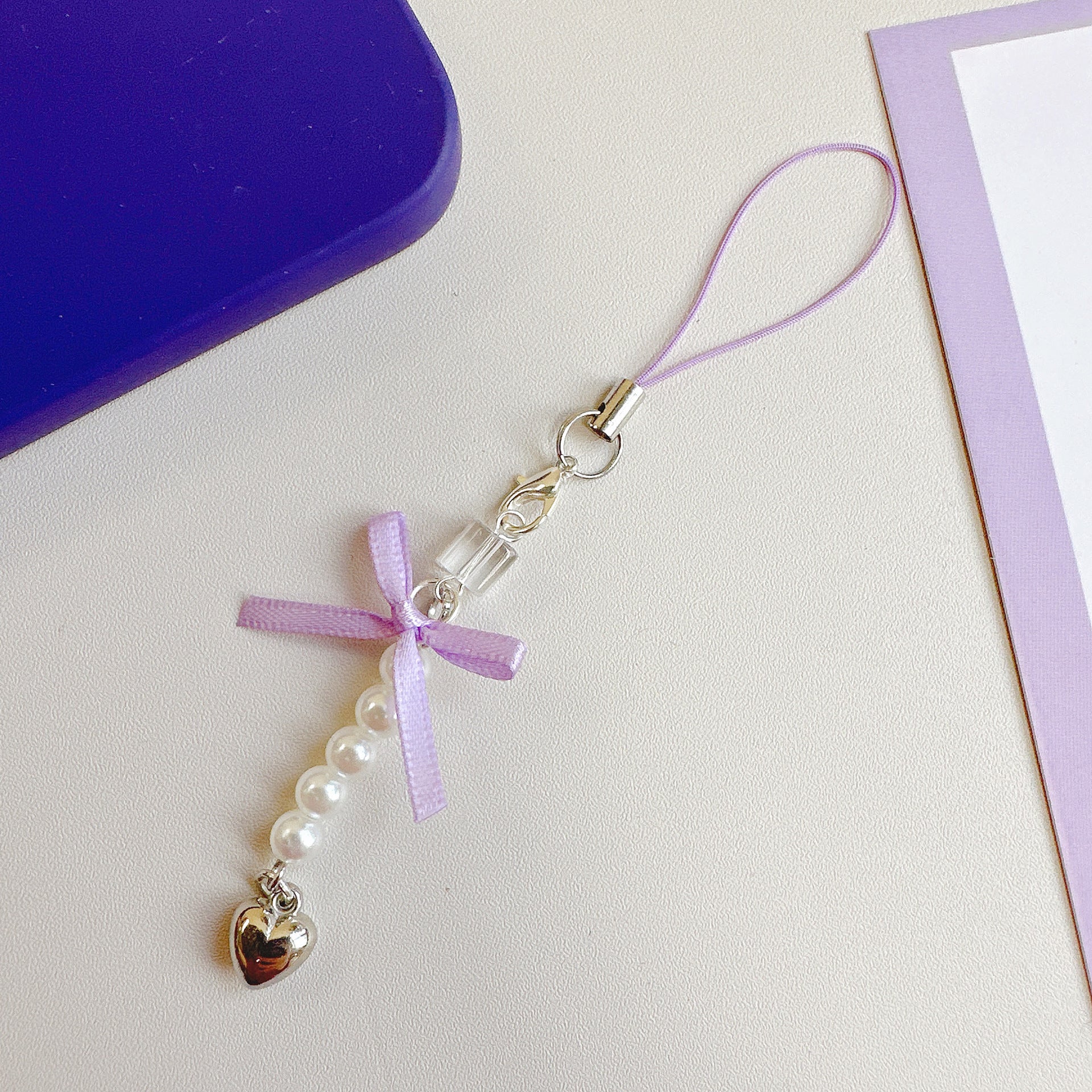 Charm con perlas y corazón