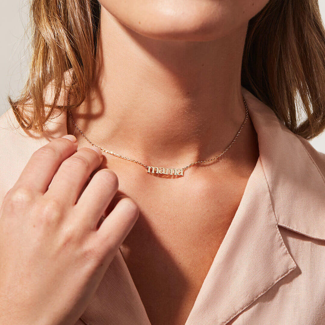 Collar con dije de mamá