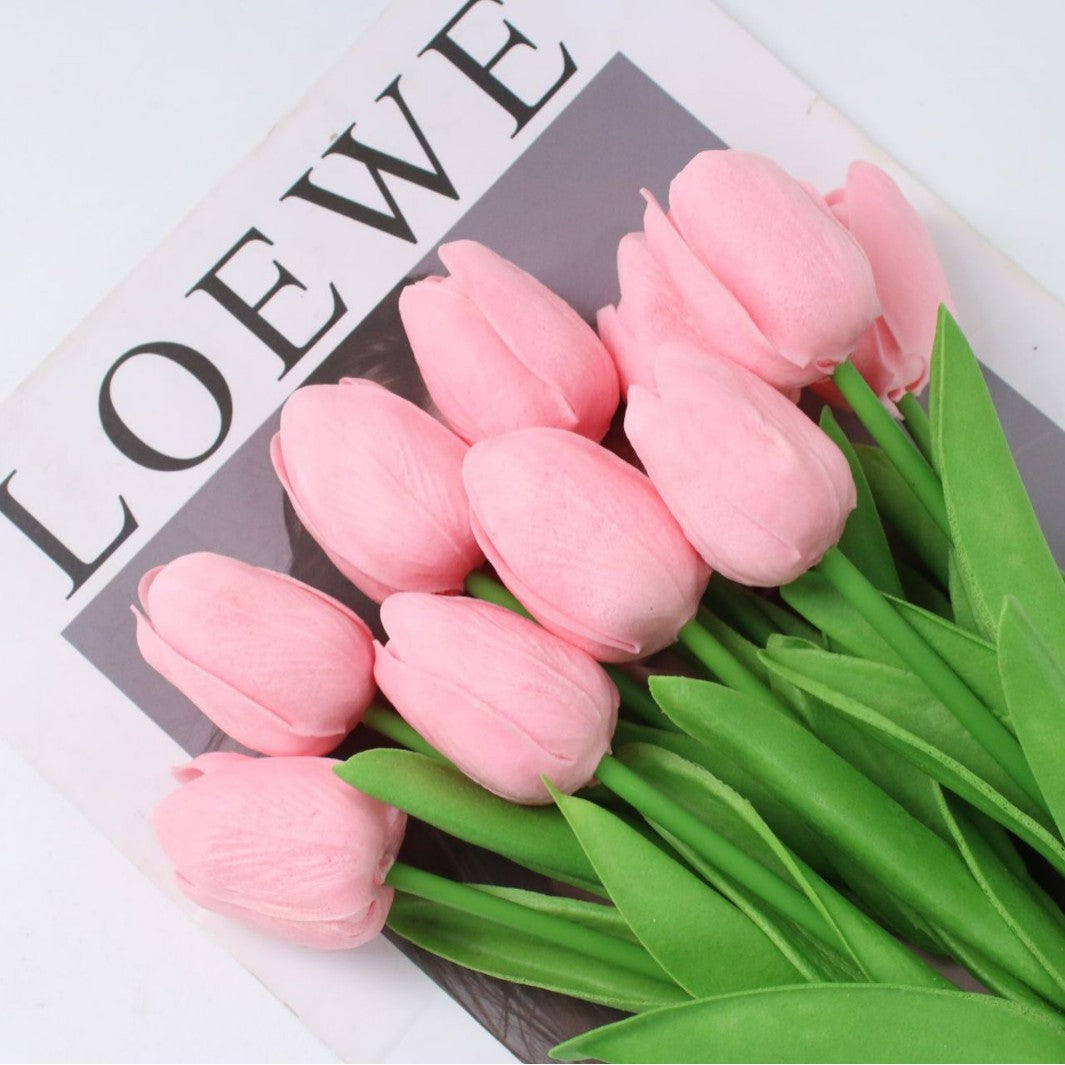 Ramo de tulipanes artificiales decorativos
