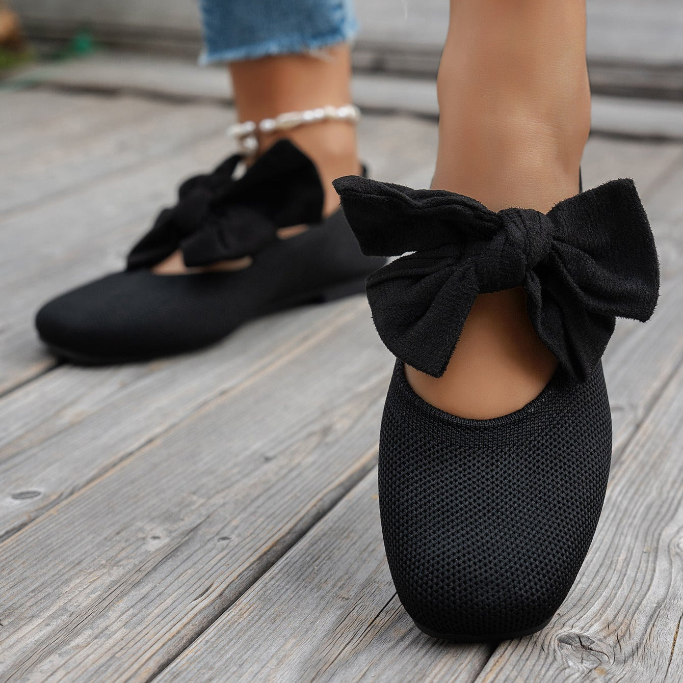 Zapatillas livianas con decoración de moña