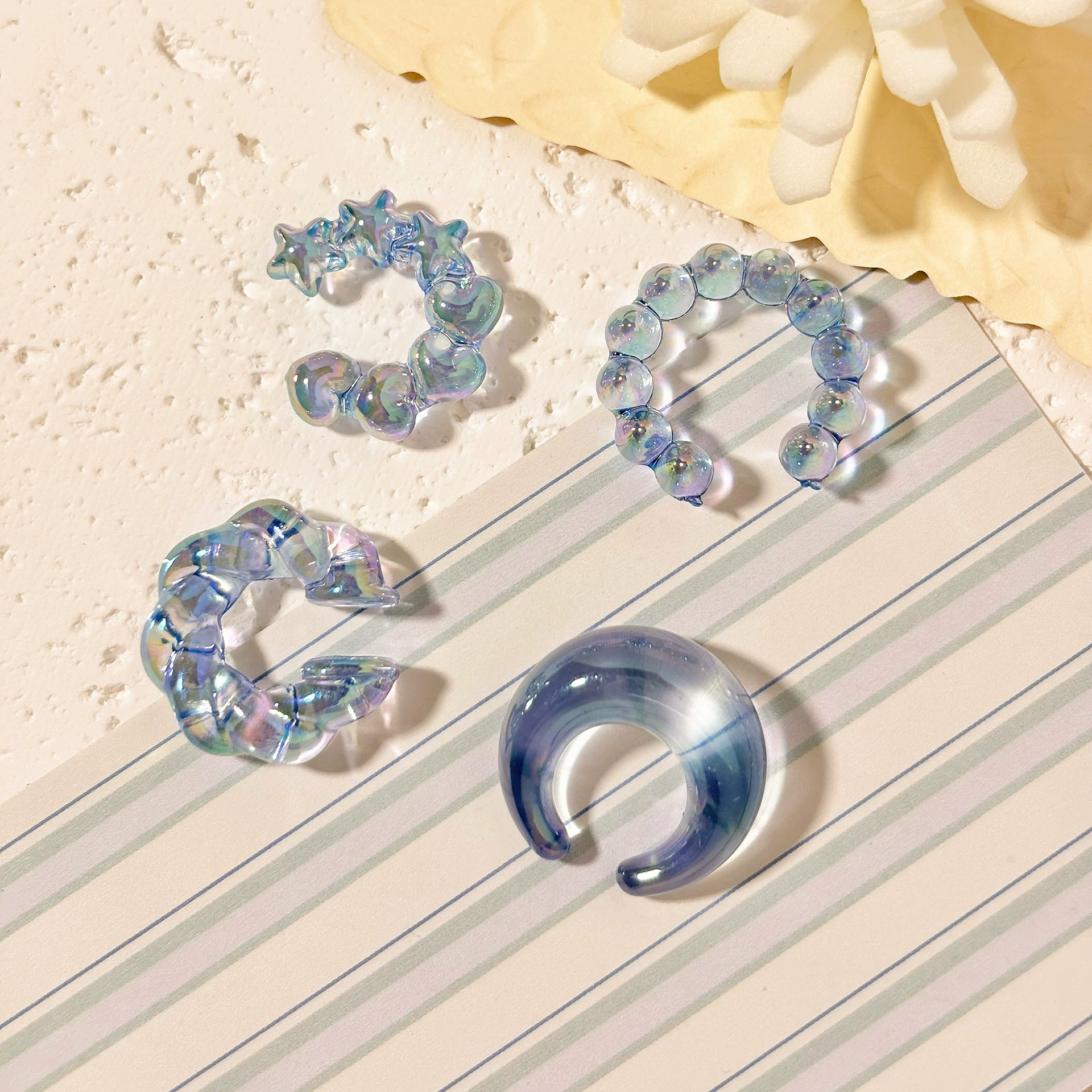 Set de ear cuffs acrílicos