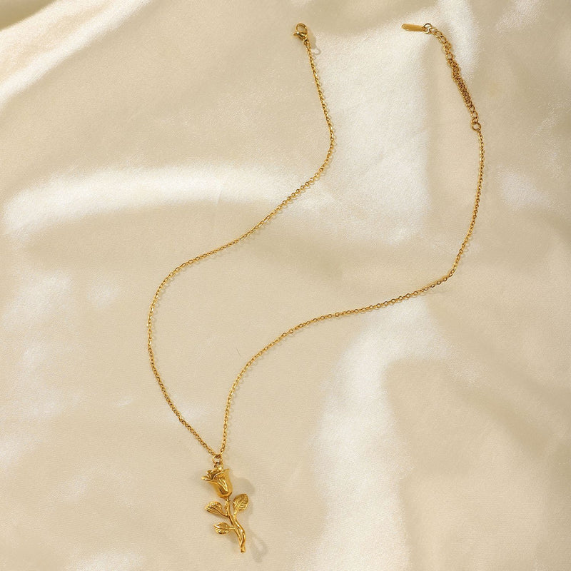 Collar con dije de rosa