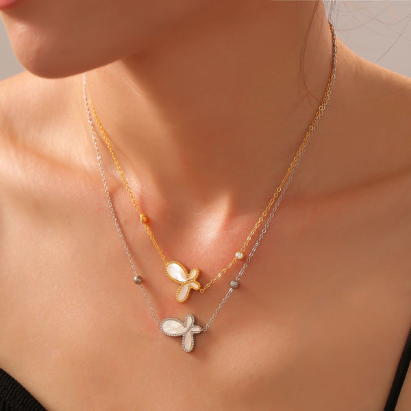 Collar con diseño de mariposa