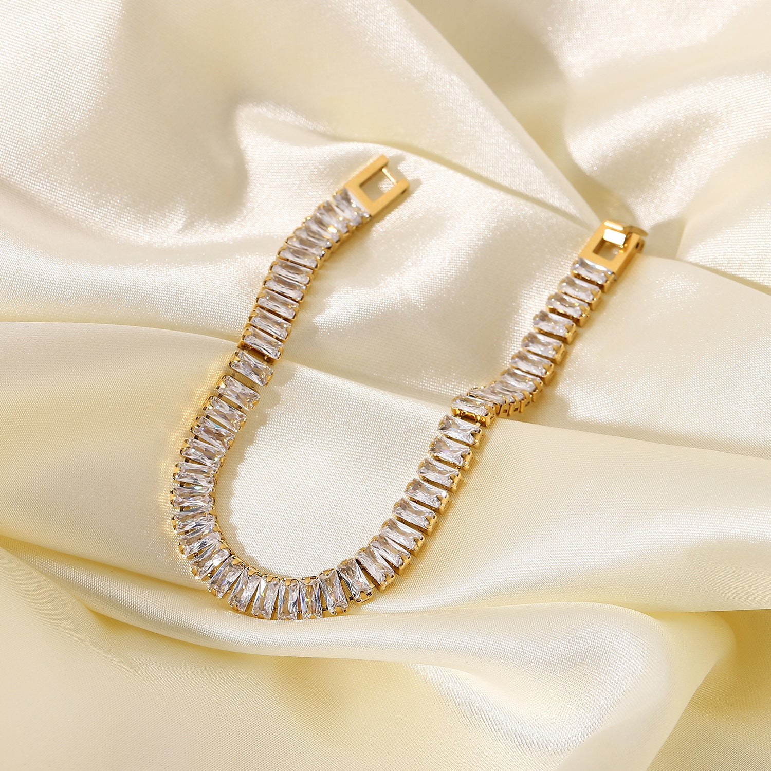 Pulsera dorada con brillos - Dressygt
