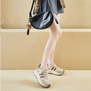 Tenis casual beige con plataforma