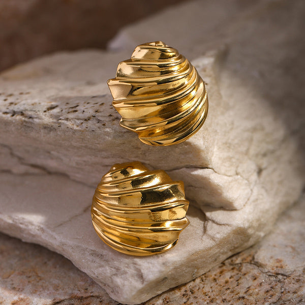 Aretes dorados elegantes