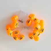 Tira de luces con forma de calabazas