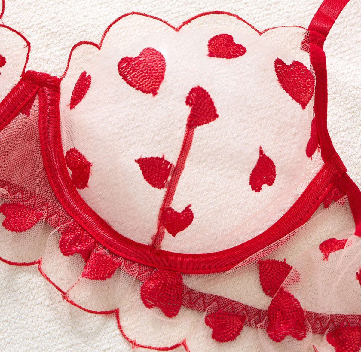 Set de lencería transparente con corazones