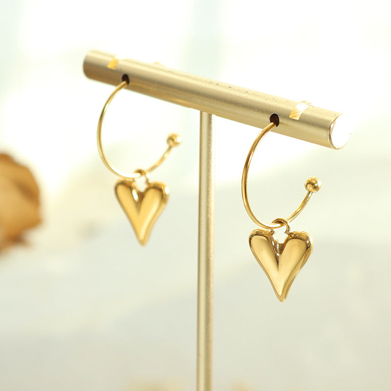 Aretes colgante con diseño de corazón