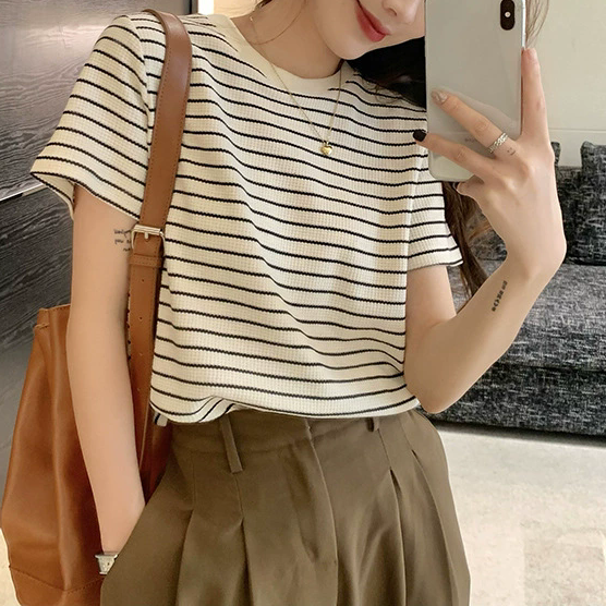 Tshirt casual con lineas