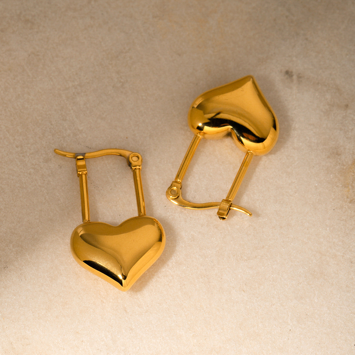 Aretes pequeños con diseño de corazón - Dressygt