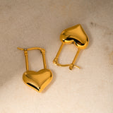 Aretes pequeños con diseño de corazón