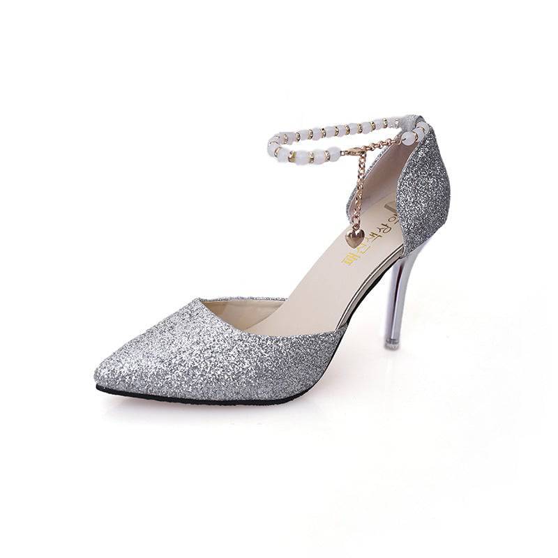 Zapatos de tacón con punta y perlas