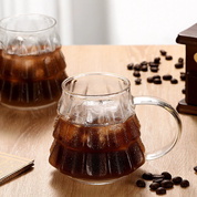 Taza de cristal en forma de árbol navideño