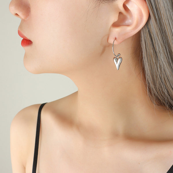 Aretes colgante con diseño de corazón